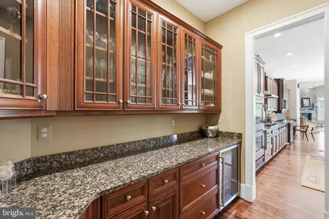 Entry Way - 1463 Evans Farm Dr, Mclean, VA 22101 photo 4 of 5