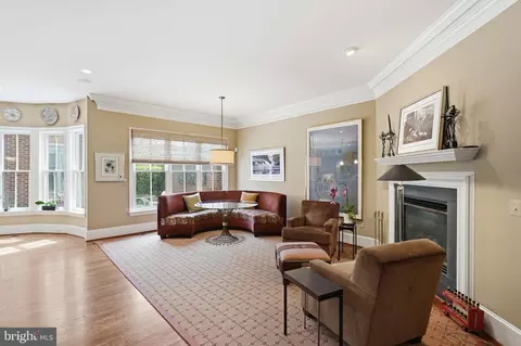 Living - 1463 Evans Farm Dr, Mclean, VA 22101 photo 5 of 6