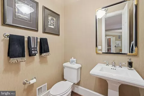 Bath - 1463 Evans Farm Dr, Mclean, VA 22101 photo 1 of 7