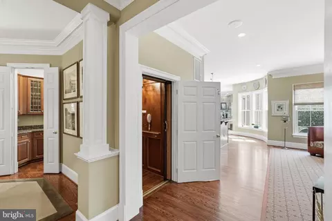 Entry Way - 1463 Evans Farm Dr, Mclean, VA 22101 photo 3 of 5