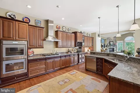Kitchen - 1463 Evans Farm Dr, Mclean, VA 22101 photo 3 of 5