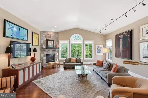 Living - 1463 Evans Farm Dr, Mclean, VA 22101 photo 3 of 6