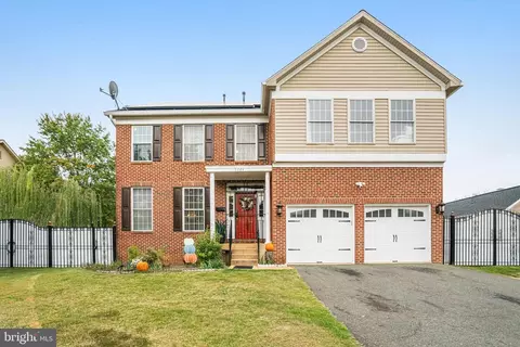 3444 Washington Dr, Falls Church, VA 22041