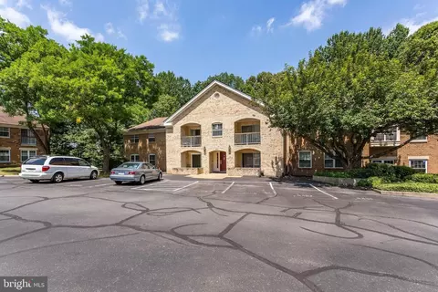 5804 Cove Landing Rd #201, Burke, VA 22015