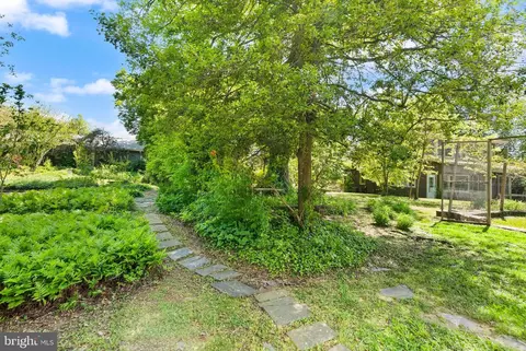 1616 Chain Bridge Rd, Mclean, VA 22101 photo 11