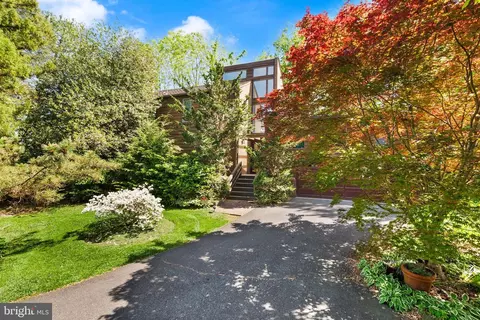1528 Pathfinder Ln, Mclean, VA 22101 photo 2