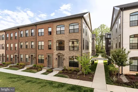 12548 Dehring Dr, Fairfax, VA 22033