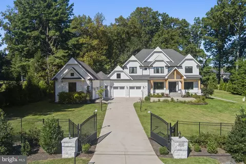608 Walker Rd, Great Falls, VA 22066