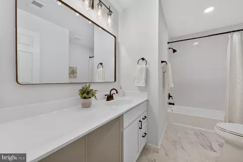 Bath - 2339 Colts Brook Dr, Reston, VA 20191 photo 4 of 5