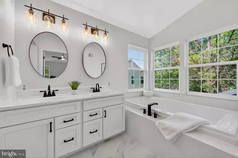 Bath - 2339 Colts Brook Dr, Reston, VA 20191 photo 3 of 5