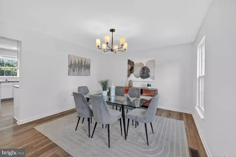 Dining - 2339 Colts Brook Dr, Reston, VA 20191 photo 3 of 4