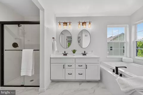 Bath - 2339 Colts Brook Dr, Reston, VA 20191 photo 2 of 5