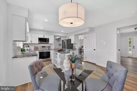 Entry Way - 2339 Colts Brook Dr, Reston, VA 20191 photo 3 of 6
