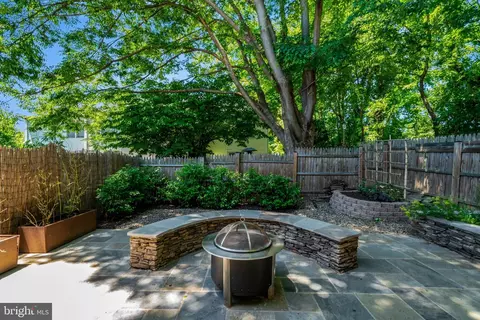 7558 Wood Mist Ln, Falls Church, VA 22043