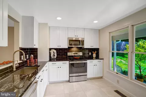 7558 Wood Mist Ln, Falls Church, VA 22043