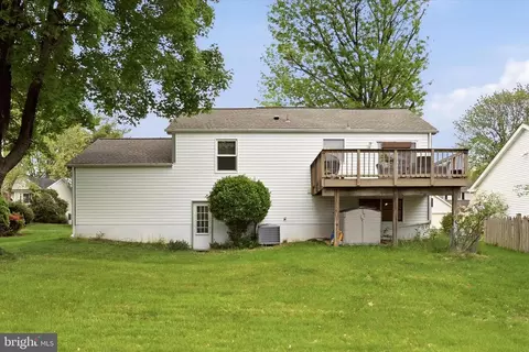 Exterior - 3824 Beech Down Dr, Chantilly, VA 20151 photo 7 of 13