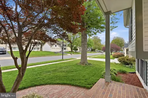 Exterior - 3824 Beech Down Dr, Chantilly, VA 20151 photo 10 of 13
