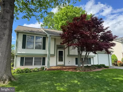 3824 Beech Down Dr, Chantilly, VA 20151