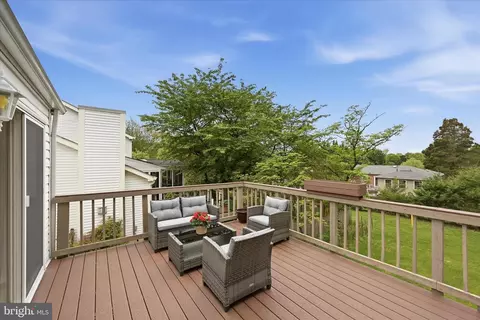 Exterior - 3824 Beech Down Dr, Chantilly, VA 20151 photo 4 of 13