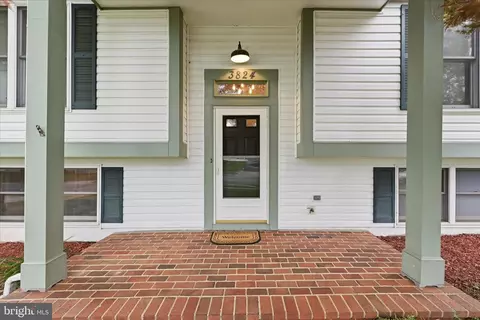 Exterior - 3824 Beech Down Dr, Chantilly, VA 20151 photo 8 of 13