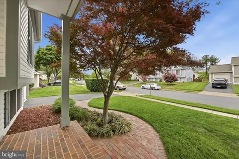 Exterior - 3824 Beech Down Dr, Chantilly, VA 20151 photo 9 of 13
