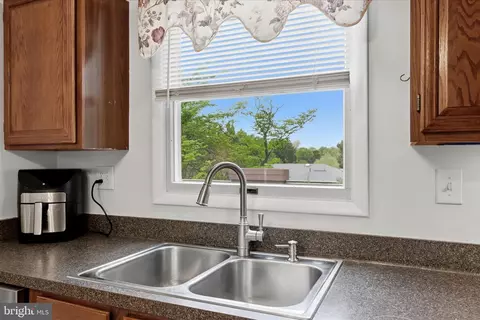 Kitchen - 3824 Beech Down Dr, Chantilly, VA 20151 photo 4 of 4