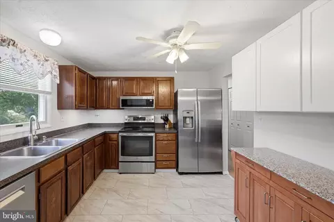 Kitchen - 3824 Beech Down Dr, Chantilly, VA 20151 photo 1 of 4
