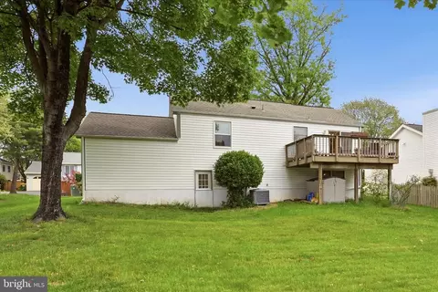 Exterior - 3824 Beech Down Dr, Chantilly, VA 20151 photo 6 of 13