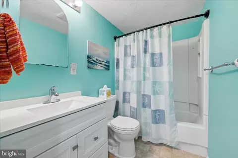 Bath - 3824 Beech Down Dr, Chantilly, VA 20151 photo 1 of 2