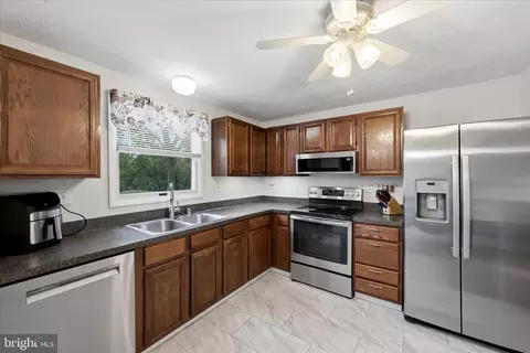 Kitchen - 3824 Beech Down Dr, Chantilly, VA 20151 photo 2 of 4
