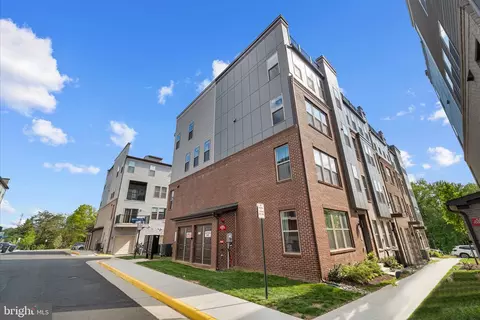 13695 Innovation Station Loop #77B, Herndon, VA 20171