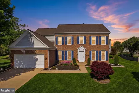 8392 Crosslake Dr, Fairfax Station, VA 22039