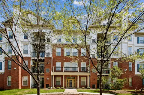 11506 Sperrin Cir #405, Fairfax, VA 22030