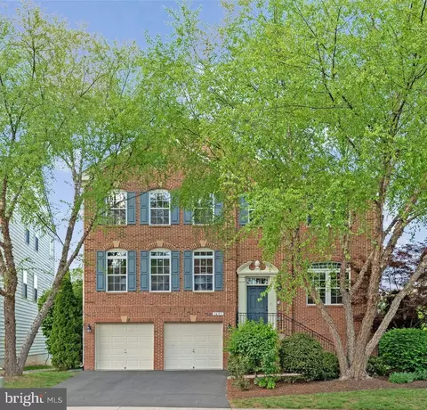 1697 Winterwood Ct, Herndon, VA 20170