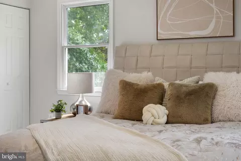 Bedroom - 4505 Briarton Dr, Chantilly, VA 20151 photo 2 of 8