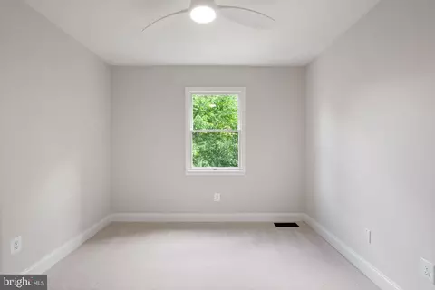 Bedroom - 4505 Briarton Dr, Chantilly, VA 20151 photo 5 of 8