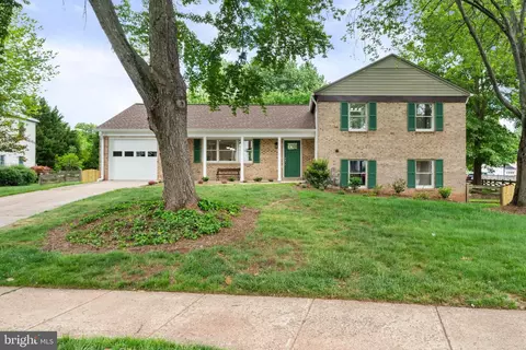 Exterior - 4505 Briarton Dr, Chantilly, VA 20151 photo 4 of 8