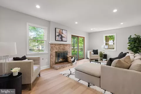 Living - 4505 Briarton Dr, Chantilly, VA 20151 photo 3 of 3