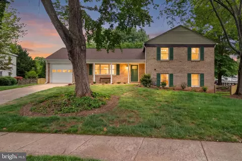 Exterior - 4505 Briarton Dr, Chantilly, VA 20151 photo 2 of 8
