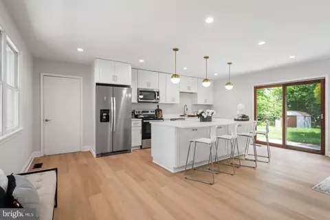 Kitchen - 4505 Briarton Dr, Chantilly, VA 20151 photo 5 of 5