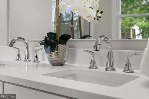 Bath - 4505 Briarton Dr, Chantilly, VA 20151 photo 2 of 6