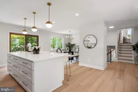 Entry Way - 4505 Briarton Dr, Chantilly, VA 20151 photo 2 of 8