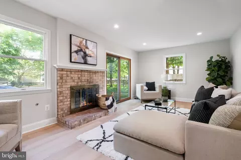 Living - 4505 Briarton Dr, Chantilly, VA 20151 photo 1 of 3