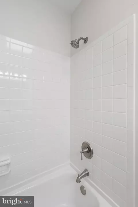 Bath - 4505 Briarton Dr, Chantilly, VA 20151 photo 5 of 6