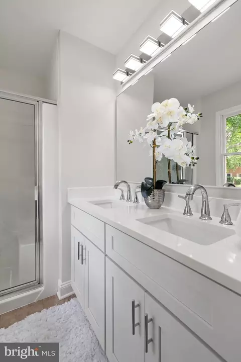 Bath - 4505 Briarton Dr, Chantilly, VA 20151 photo 3 of 6