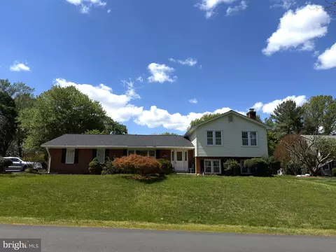 2729 Clarkes Landing Dr, Oakton, VA 22124