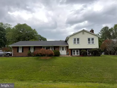 2729 Clarkes Landing Dr, Oakton, VA 22124