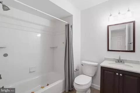 Bath - 6851 Brian Michael Ct, Springfield, VA 22153 photo 2 of 2