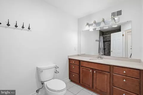 Bath - 6851 Brian Michael Ct, Springfield, VA 22153 photo 1 of 2