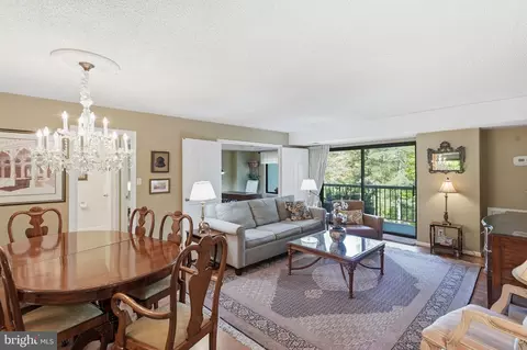 3800 Powell Ln #520, Falls Church, VA 22041